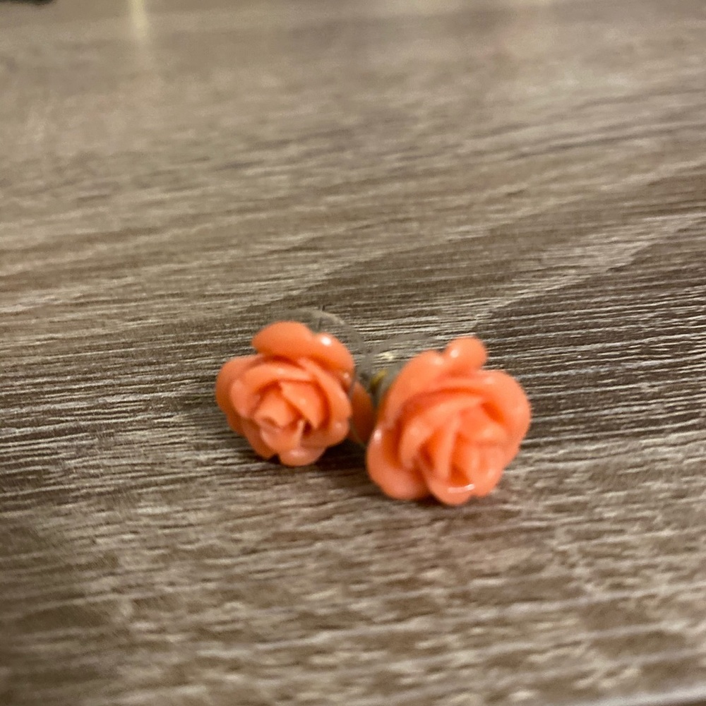 Coral/peach colored rose earrings